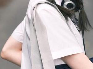 重磅更新！Umeko J带来最新图集，感受她套装中的别样风情.txt